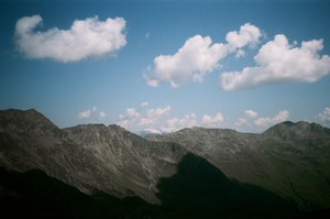 Heuschnitter unter Wolken - Fotoblatt